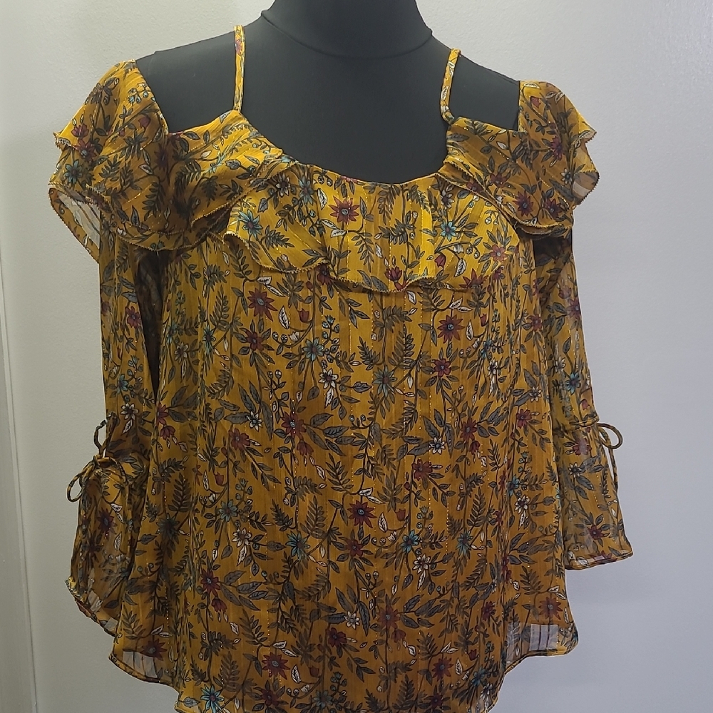 Miss Me Cold Shoulder Blouse Gold with Floral Print Metallic Thread SZ M